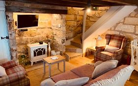 Cosy 400Yr Old Cottage, Flowergate, Whitby, Sleeps 6