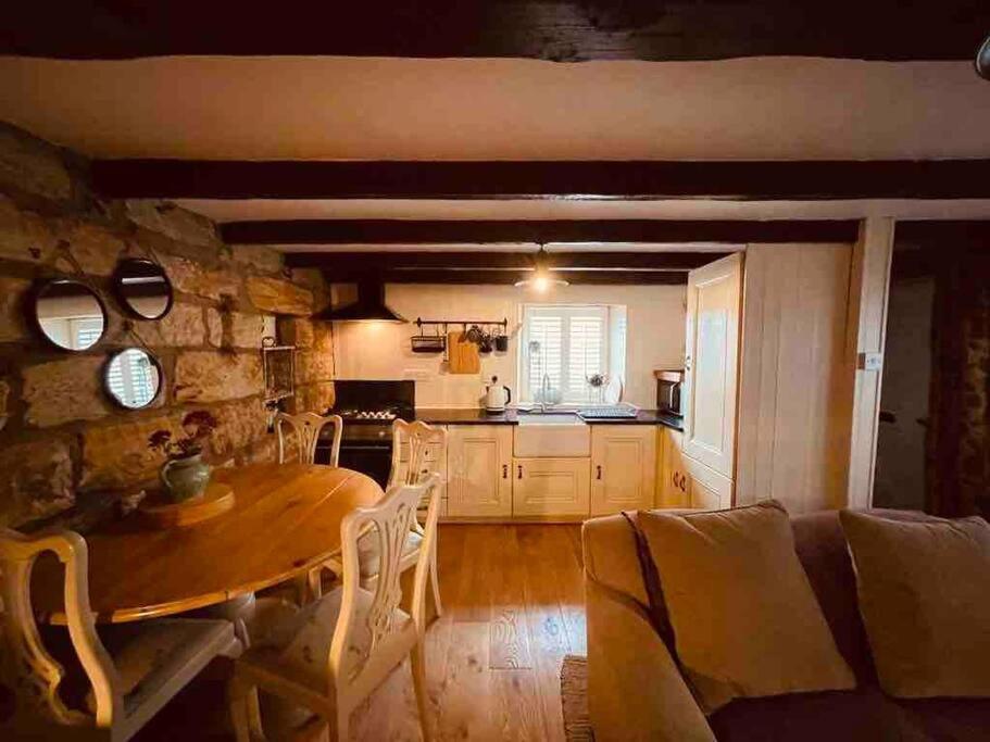 Cosy 400Yr Old Cottage, Flowergate, Whitby, Sleeps 6 Exterior photo